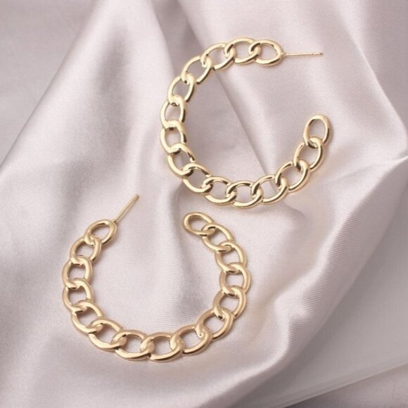 Alyssa Leanna Gold Stationary Link Design Hoop Post Earrings Gift Packaged - Picture 3 of 9